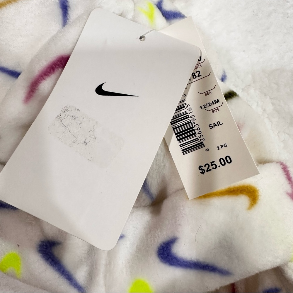 White Toddler Nike Hat and Mitten Set - Picture 12 of 12
